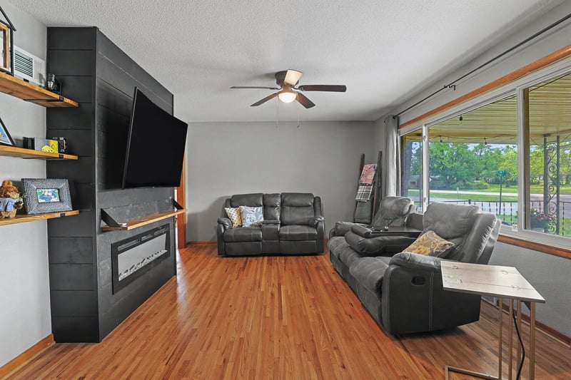 800 N Friend St, Belle Plaine, KS 67013