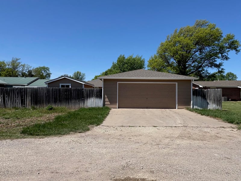 114 N Thomas, Mount Hope, KS 67108