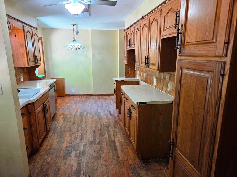 820 Grandview Ave, Newton, KS 67114