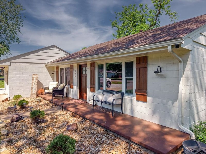 238 E Radio Ln, Arkansas City, KS 67005