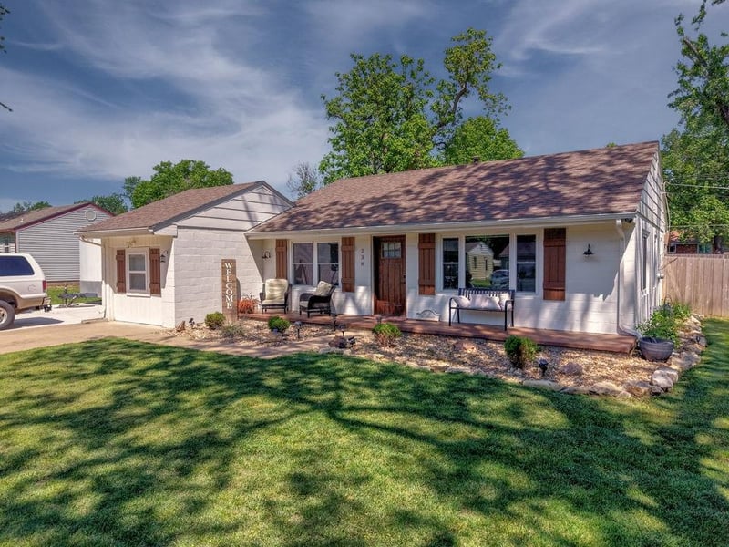 238 E Radio Ln, Arkansas City, KS 67005