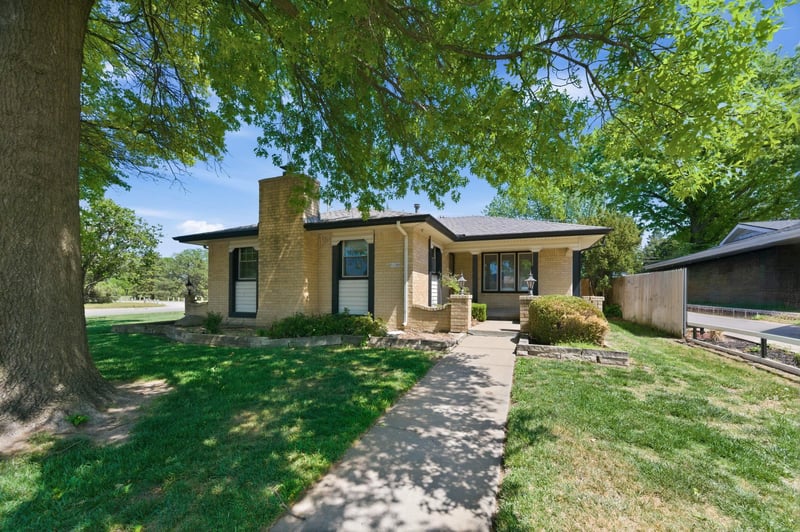 2132 Mccomas , Wichita, KS 67203