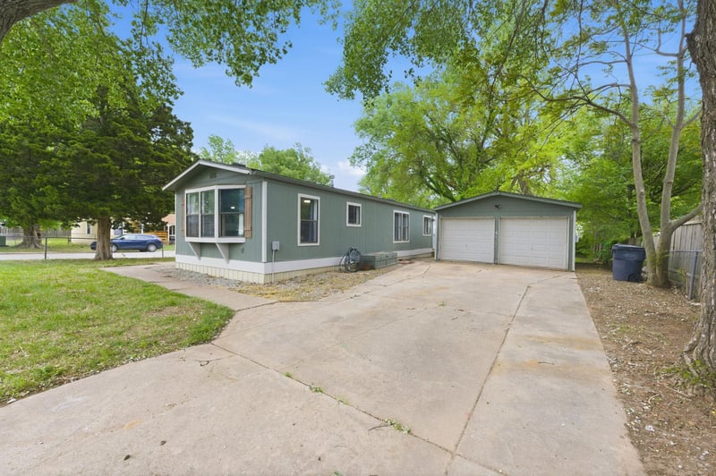 5036 S Broadview Ct, Wichita, KS 67210
