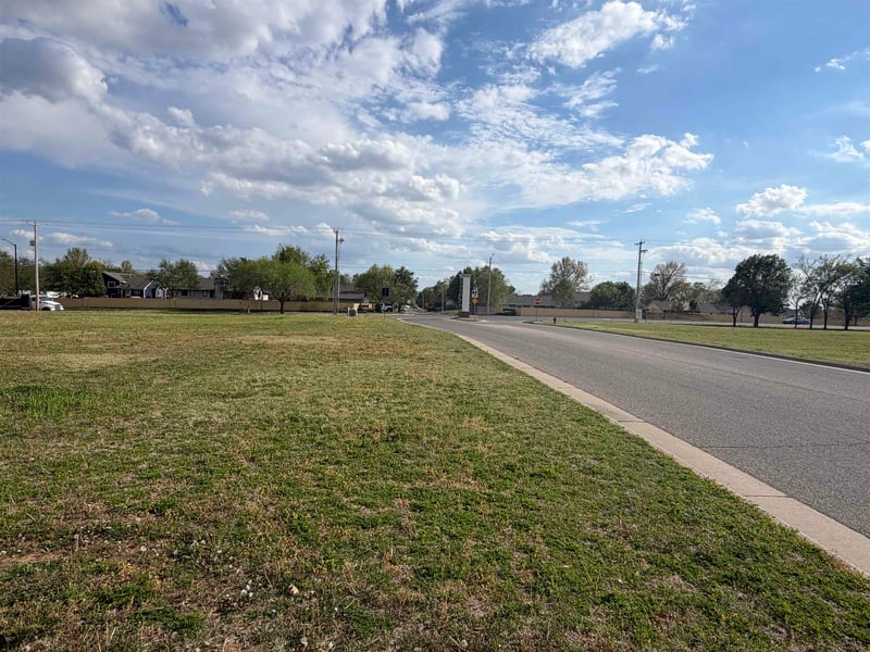 000 Klein Cir, Derby, KS 67037