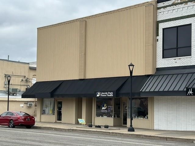 111-113 5th St, Salina, KS 67401