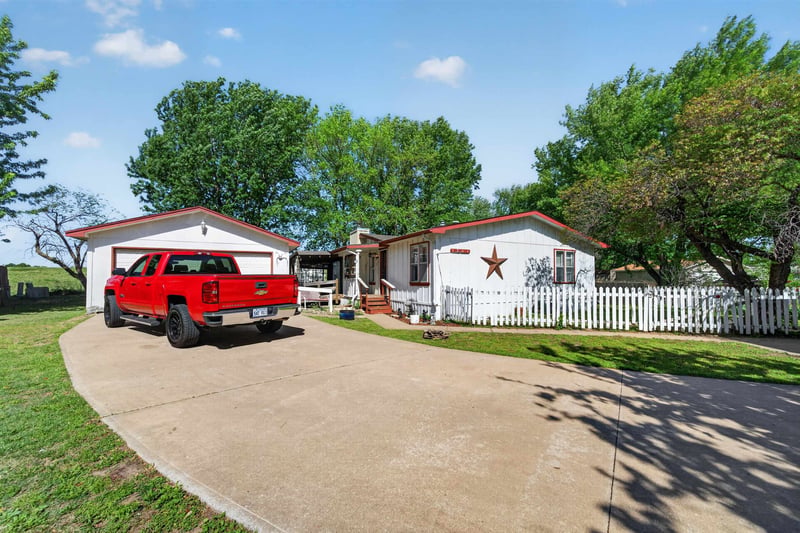 1204 Idlewild , Wichita, KS 67216