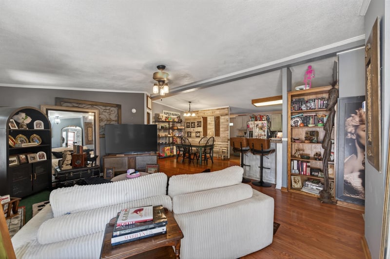 1204 Idlewild , Wichita, KS 67216
