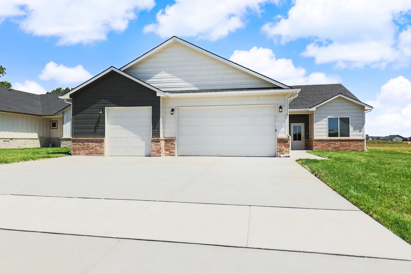 31 Kingdom Cr, Goddard, KS 67052
