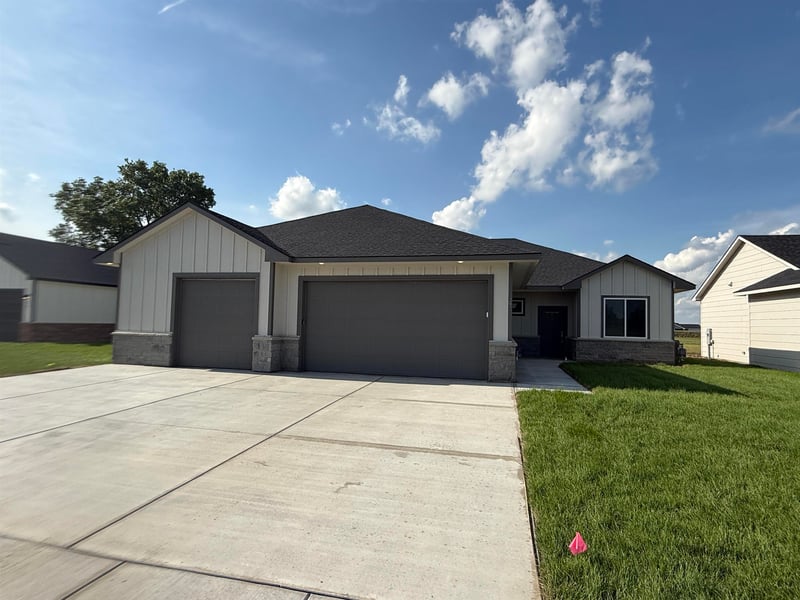 27 Kingdom Ct, Goddard, KS 67052