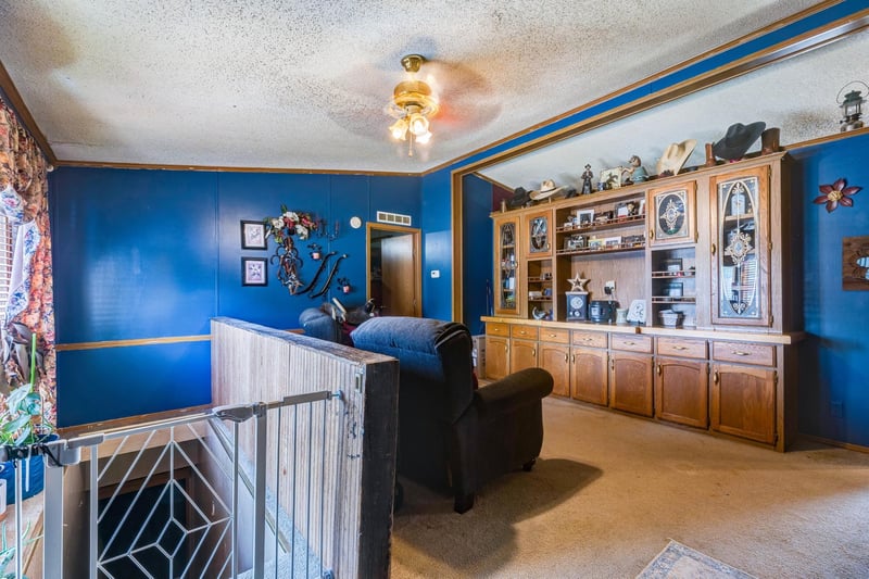 438 Saturn Ave, Salina, KS 67401