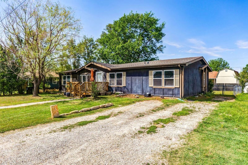 438 Saturn Ave, Salina, KS 67401