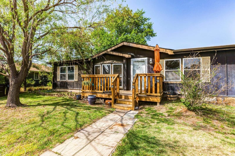 438 Saturn Ave, Salina, KS 67401