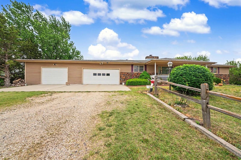4557 Schilling Rd, Salina, KS 67401