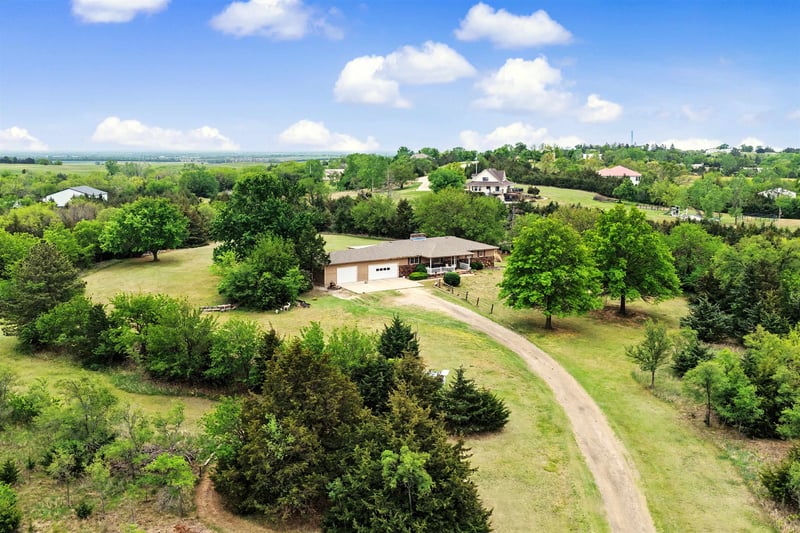 4557 Schilling Rd, Salina, KS 67401