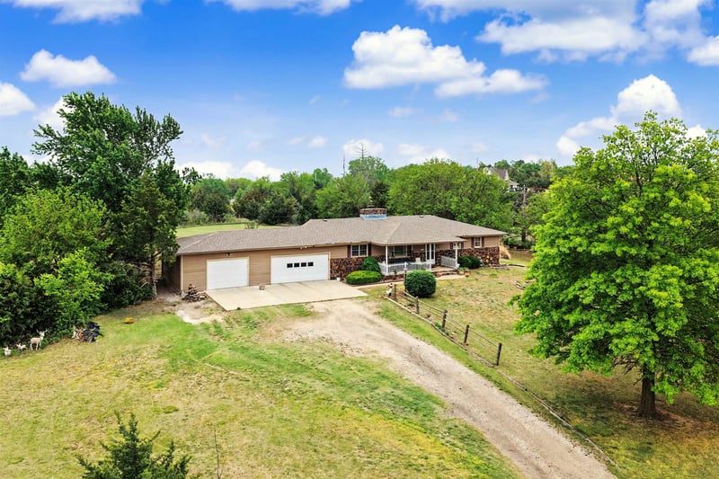4557 Schilling Rd, Salina, KS 67401