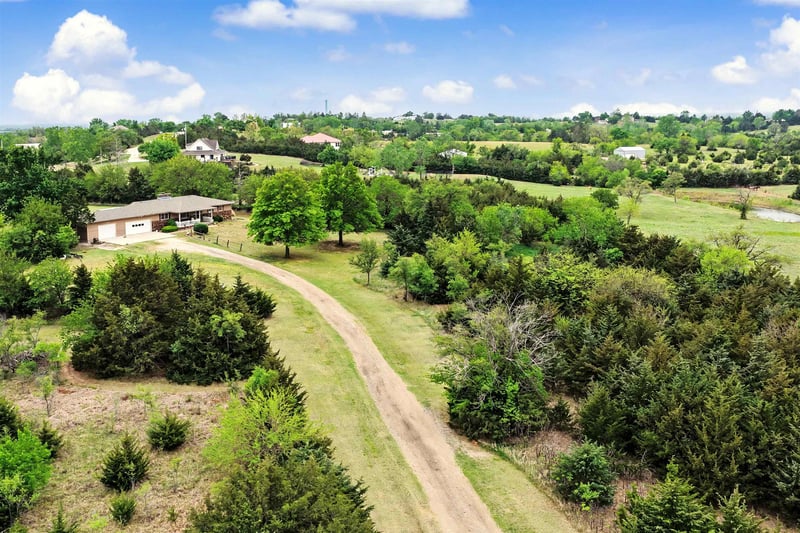 4557 Schilling Rd, Salina, KS 67401