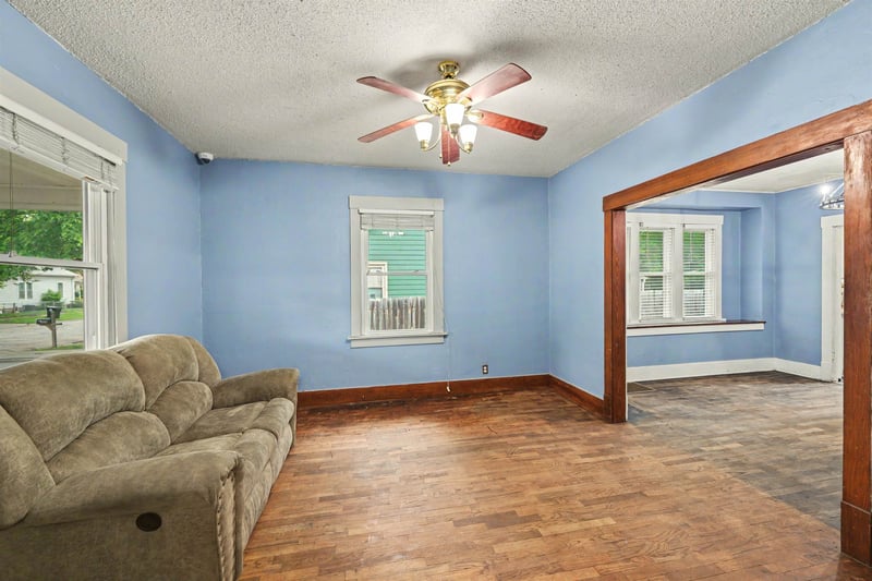813 Elm St, Salina, KS 67401