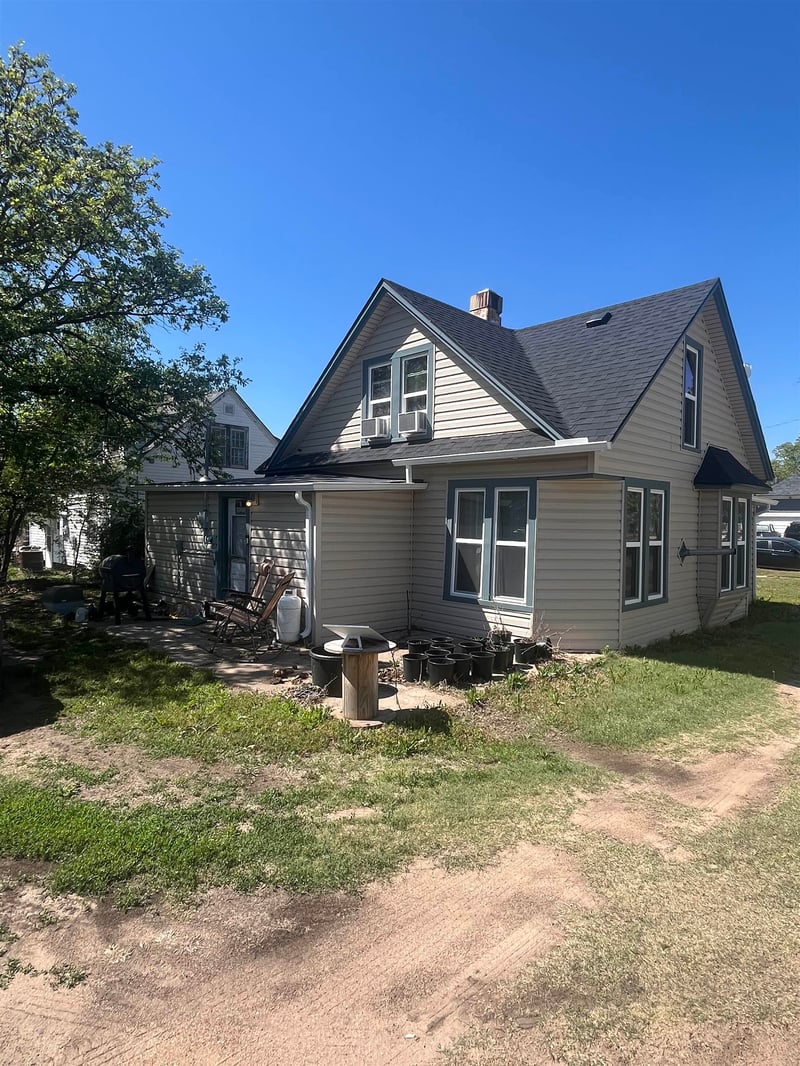 109 1st Ave, Turon, KS 67583