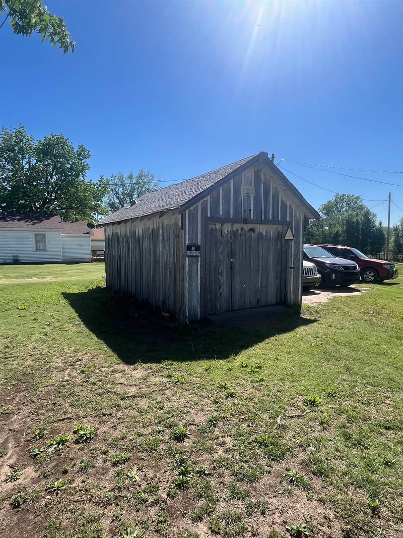 109 1st Ave, Turon, KS 67583