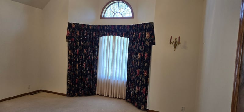 1250 Columbine Cr, Salina, KS 67401