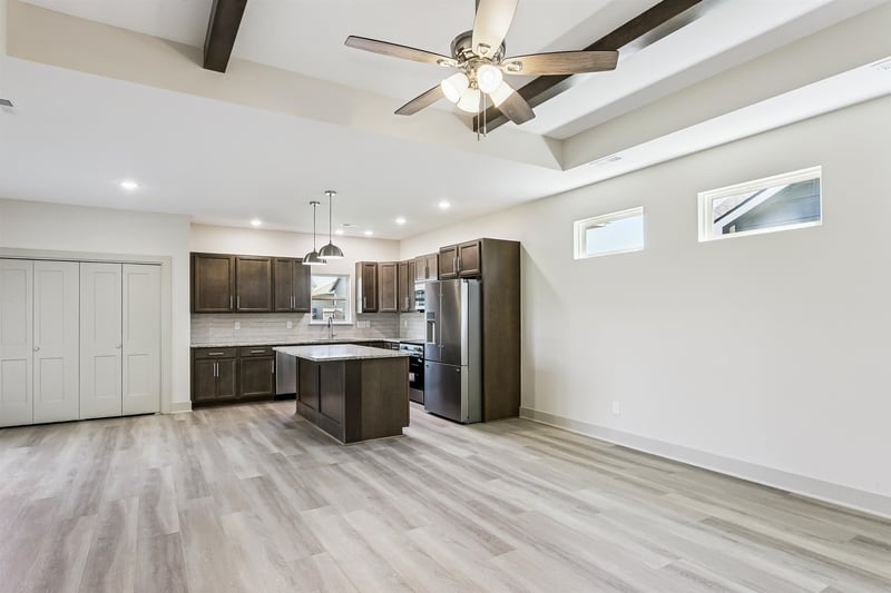 8992 Forbes Cir, Bel Aire, KS 67226