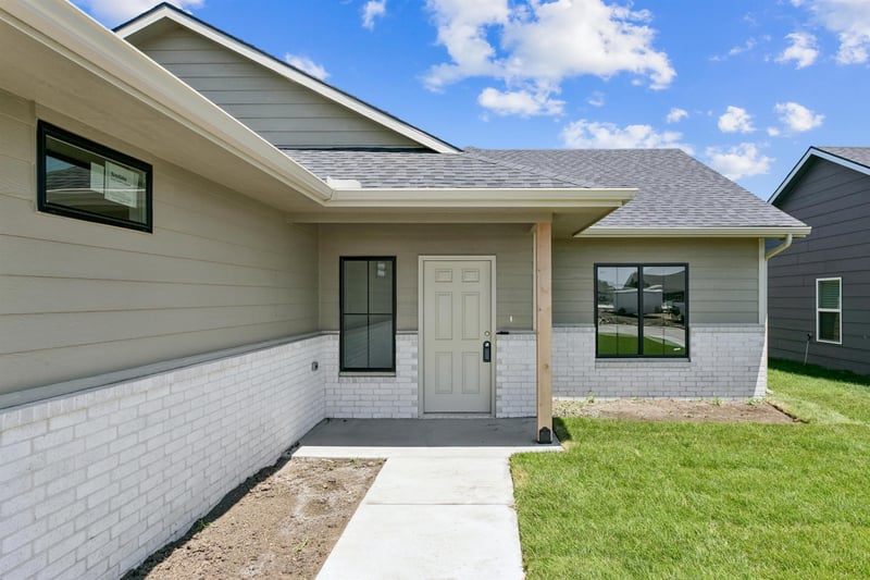 8992 Forbes Cir, Bel Aire, KS 67226
