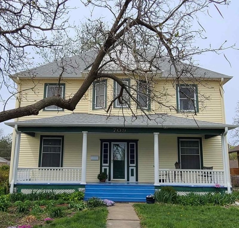 709 N 1st St, Lindsborg, KS 67456