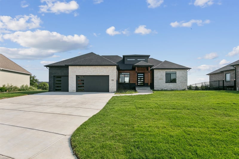 5046 N Remington St, Bel Aire, KS 67226