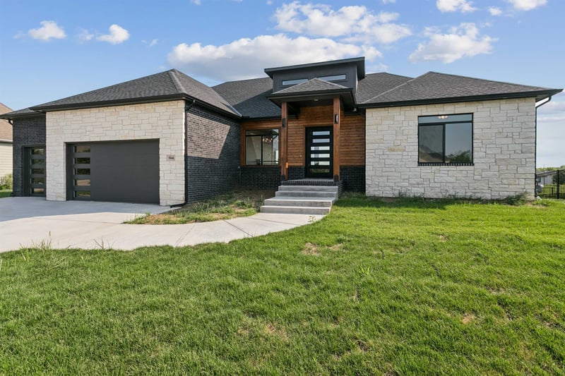 5046 N Remington St, Bel Aire, KS 67226