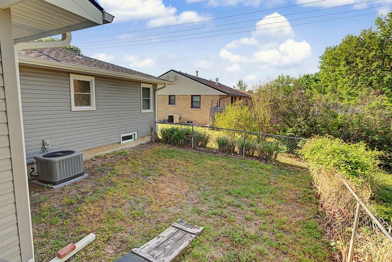 521 N Walnut St, Solomon, KS 67480
