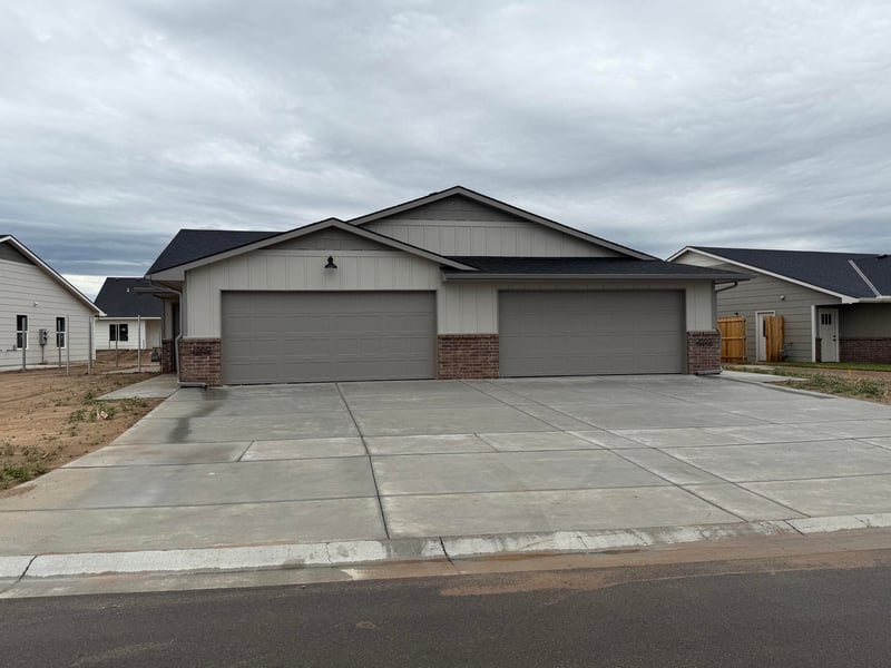 2869 Cedar Crest Ct, Wichita, KS 67215