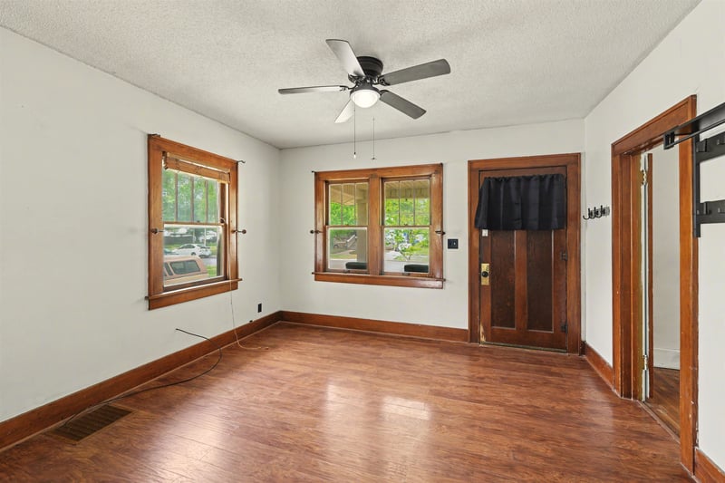 710 N Oak St, Mcpherson, KS 67460