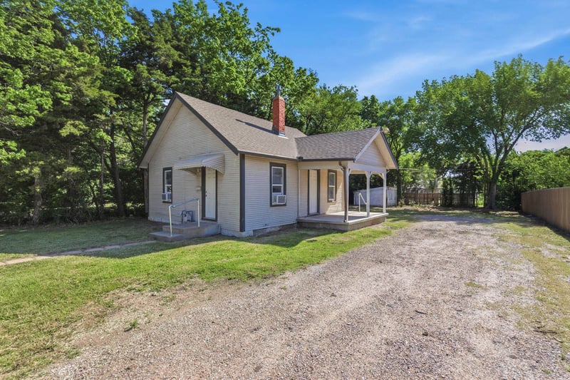 1204 Oliver Ave, Wichita, KS 67208