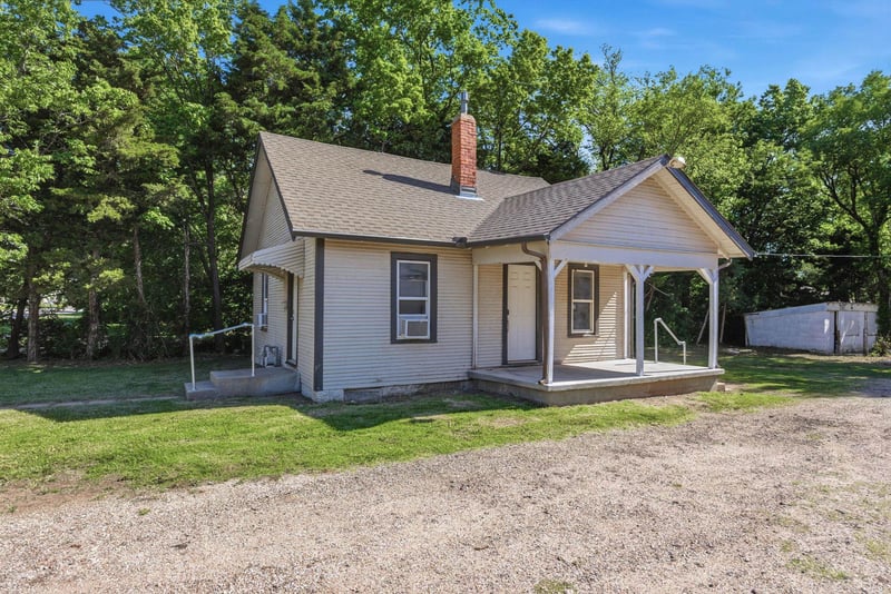 1204 Oliver Ave, Wichita, KS 67208