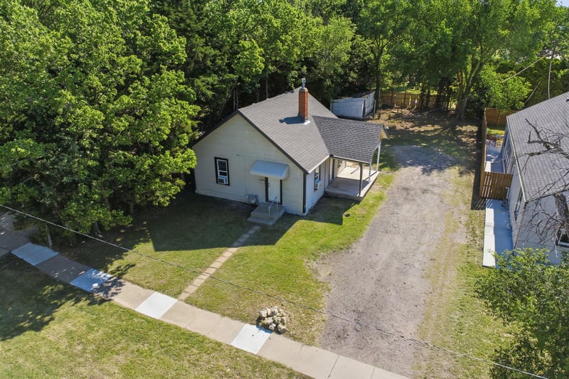 1204 Oliver Ave, Wichita, KS 67208