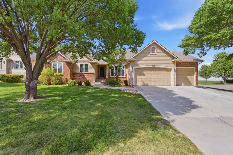 857 Crest Ct, Wichita, KS 67206