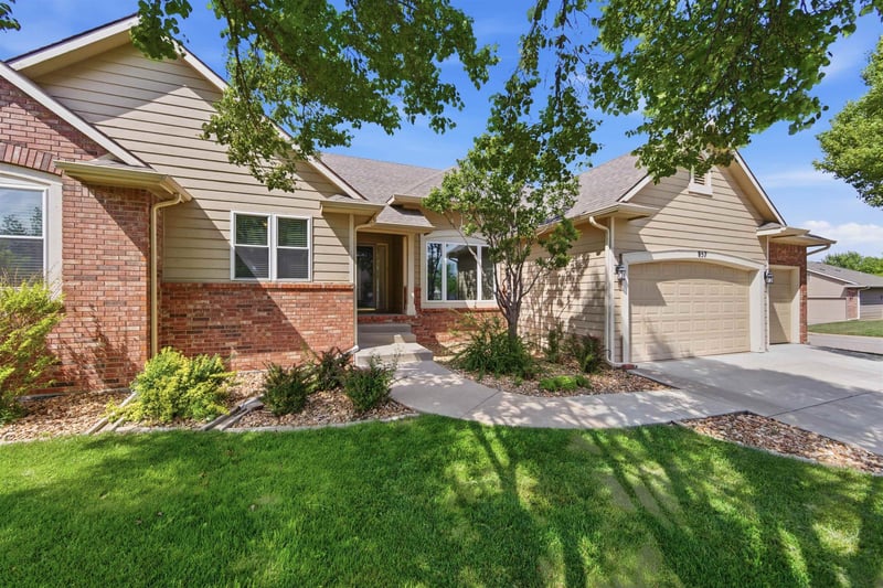 857 Crest Ct, Wichita, KS 67206