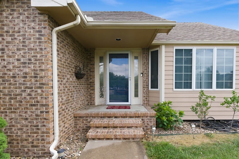 1216 Chestnut St, Halstead, KS 67056