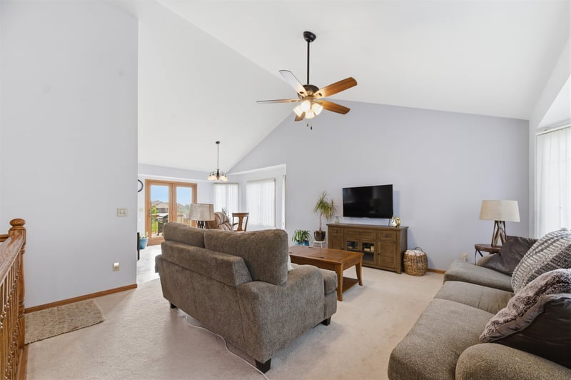 1216 Chestnut St, Halstead, KS 67056