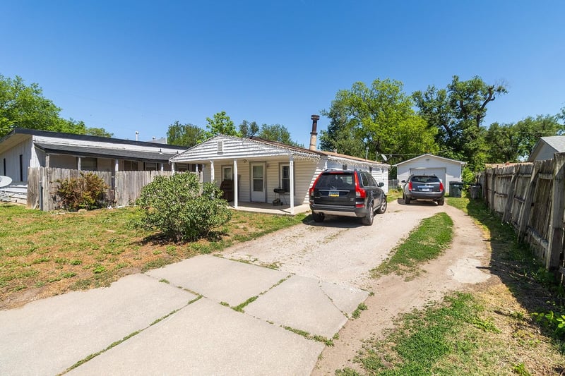 3152 N Wellington Pl, Wichita, KS 67204