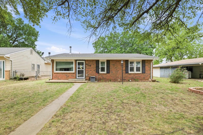 2110 Oak St, Harper, KS 67058