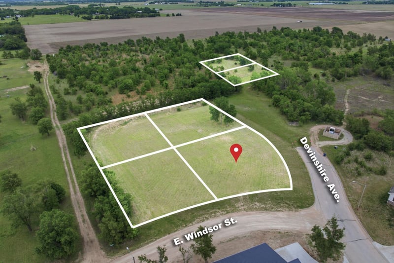 301 Devinshire Ave, Bentley, KS 67016
