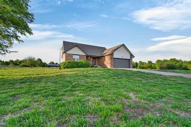 13610 Deerfield Trl, Derby, KS 67037