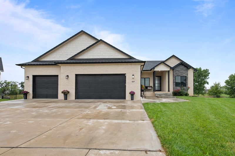 5817 Edwards Ct, Wichita, KS 67204