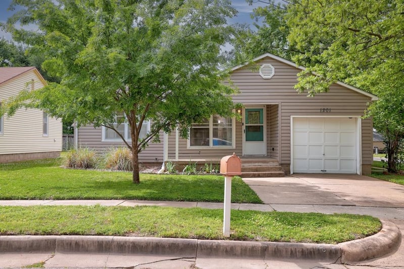 1201 E 2nd, Winfield, KS 67156