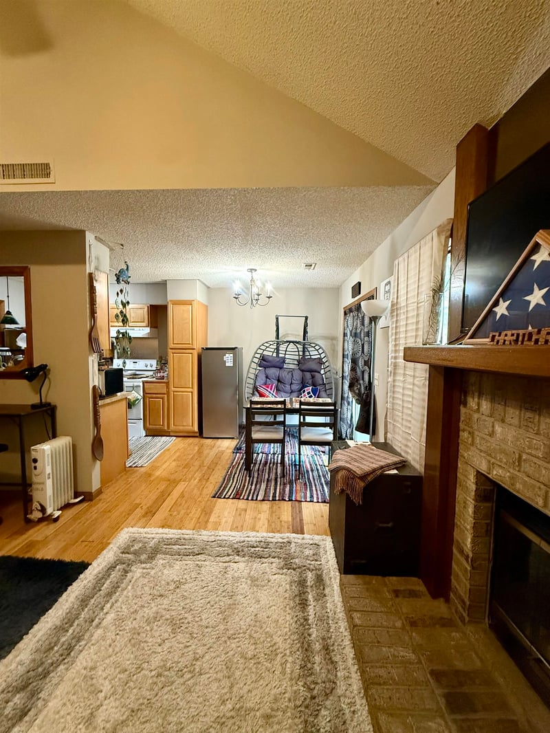 2022 Old Manor Rd, Wichita, KS 67208