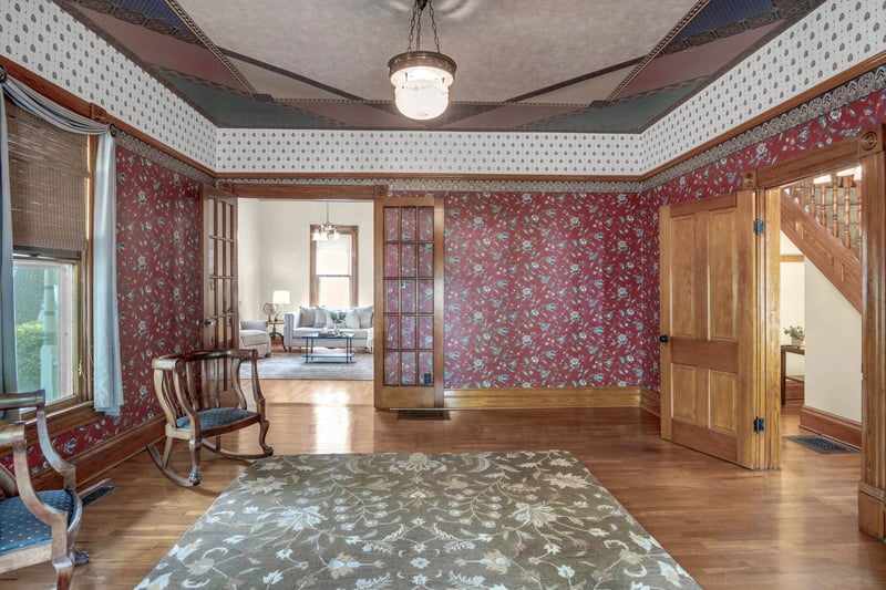 309 E 4th St, Newton, KS 67114