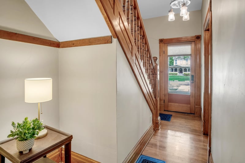 309 E 4th St, Newton, KS 67114