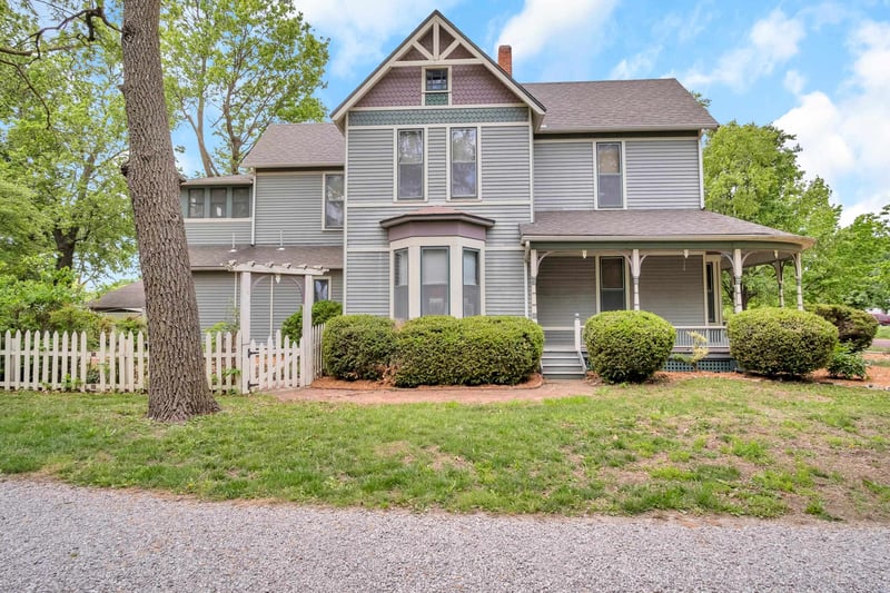 309 E 4th St, Newton, KS 67114