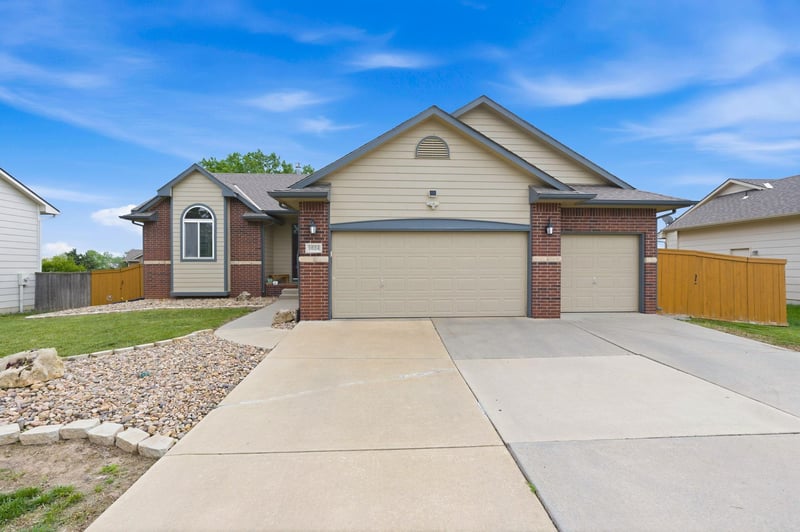 1024 N Crest St, Wichita, KS 67206
